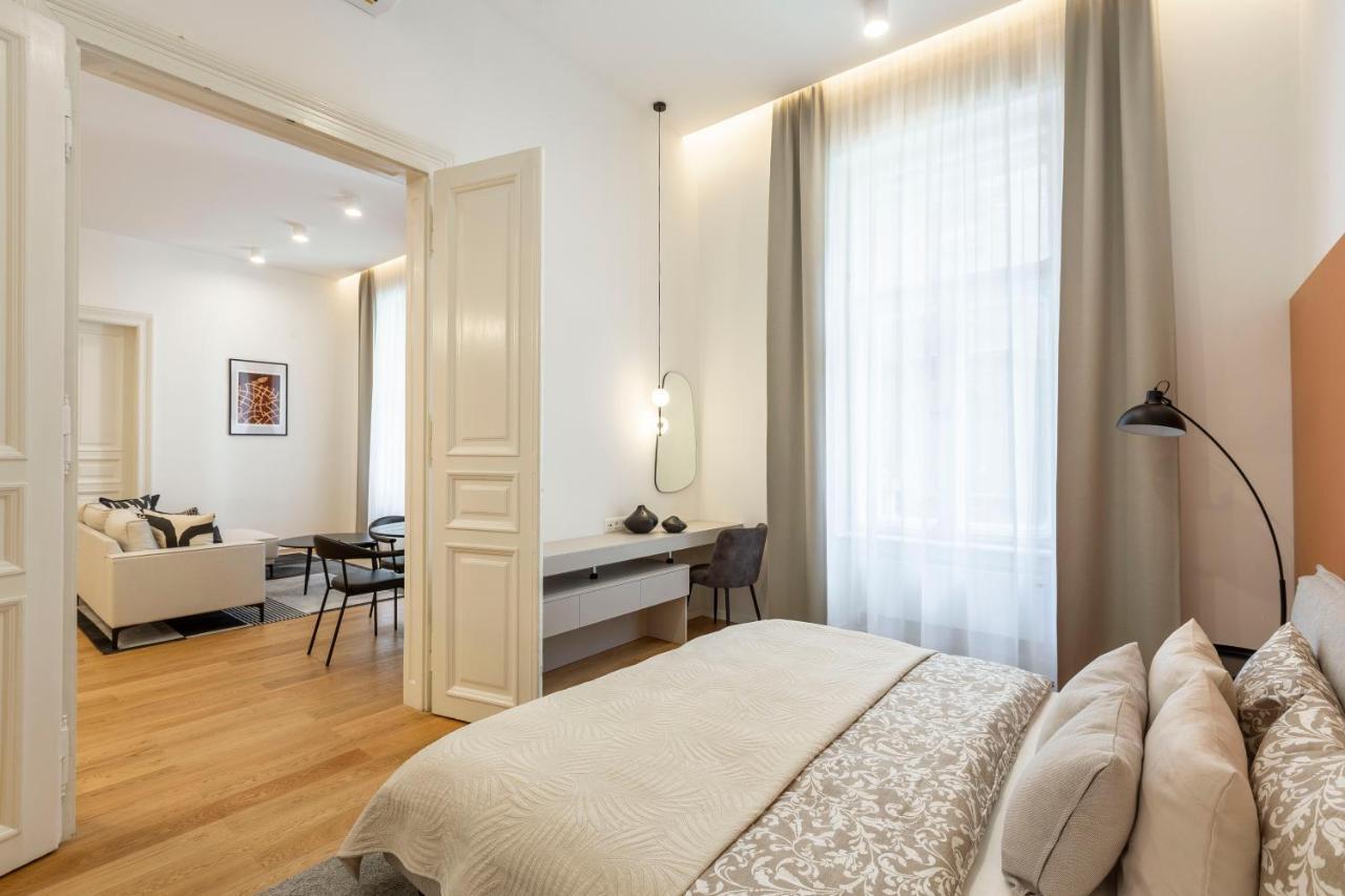 Luxurious Minimalist Residence With Sauna By Prestige Homes Budapest Exterior foto