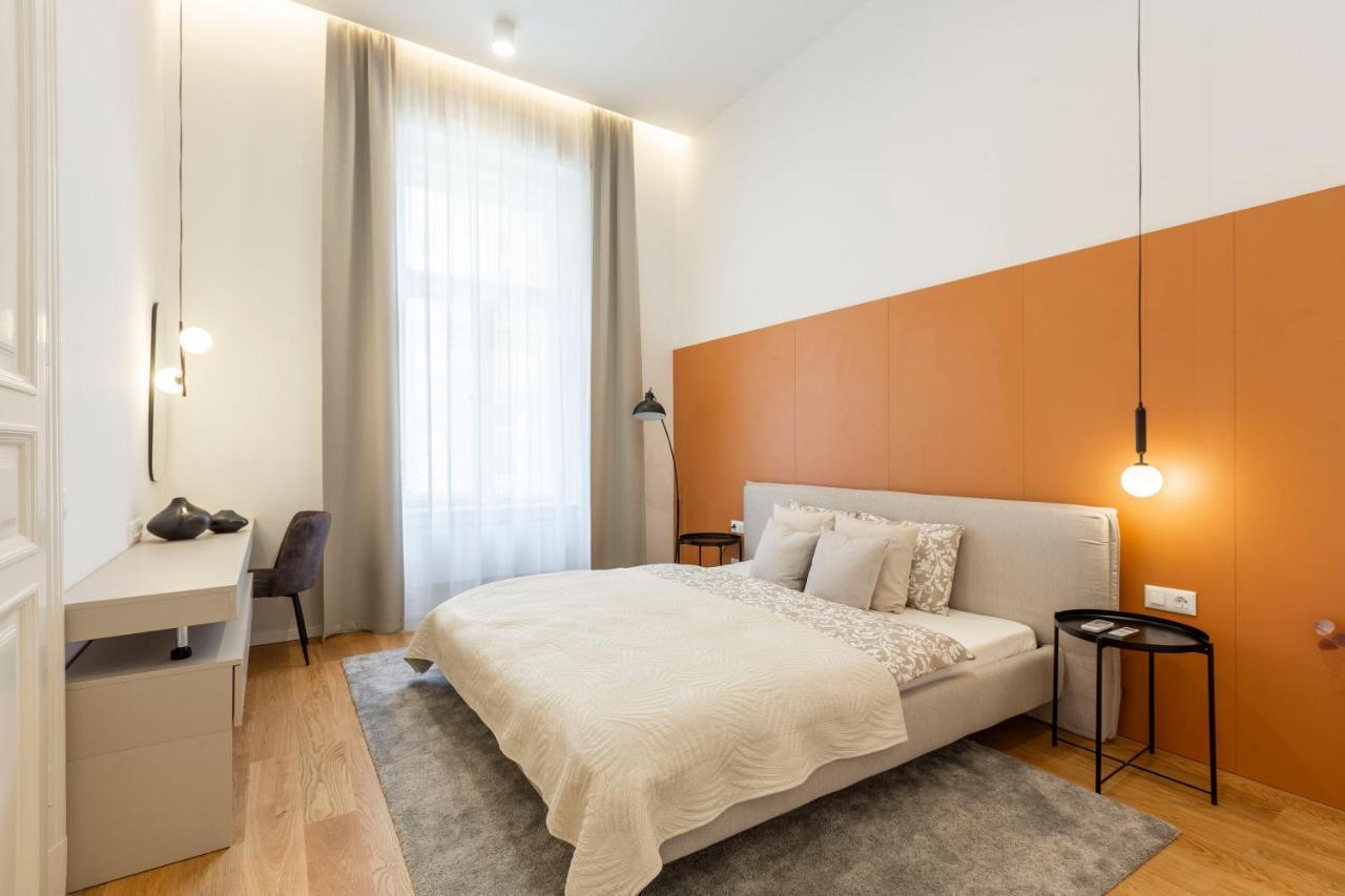 Luxurious Minimalist Residence With Sauna By Prestige Homes Budapest Exterior foto